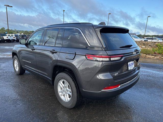 2025 Jeep Grand Cherokee Laredo 4x2
