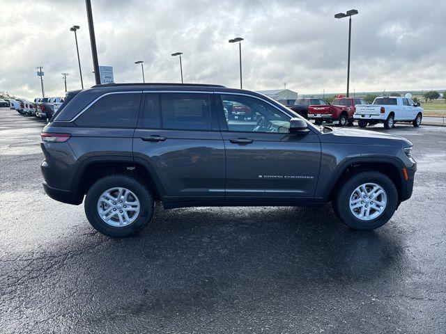 2025 Jeep Grand Cherokee Laredo 4x2
