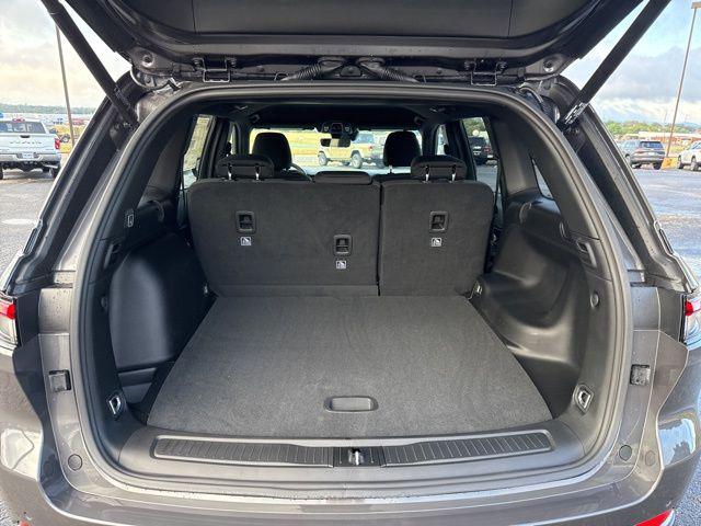 2025 Jeep Grand Cherokee Laredo 4x2
