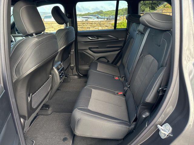 2025 Jeep Grand Cherokee Laredo 4x2