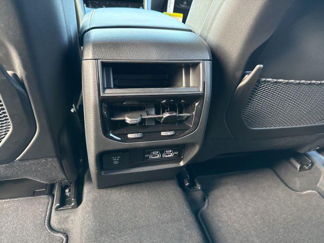 2025 Jeep Grand Cherokee Laredo 4x2