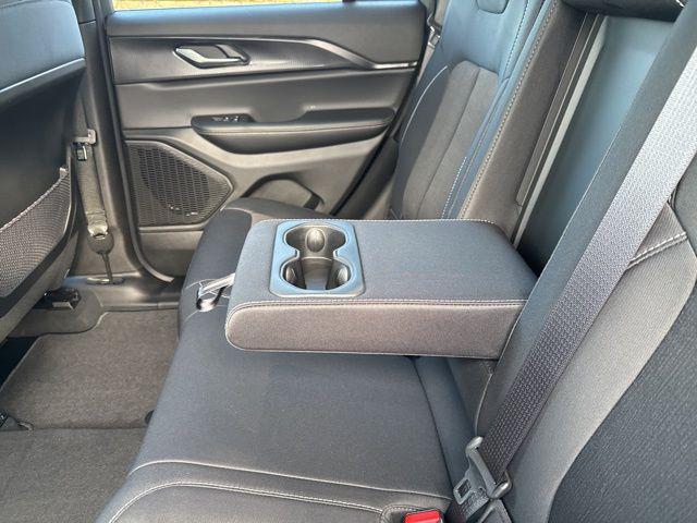 2025 Jeep Grand Cherokee Laredo 4x2