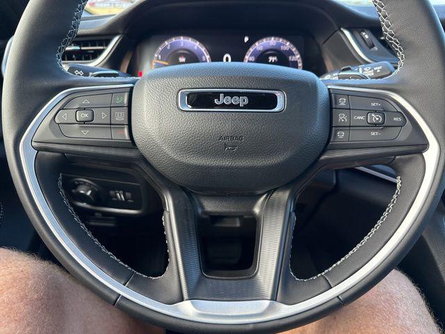 2025 Jeep Grand Cherokee Laredo 4x2