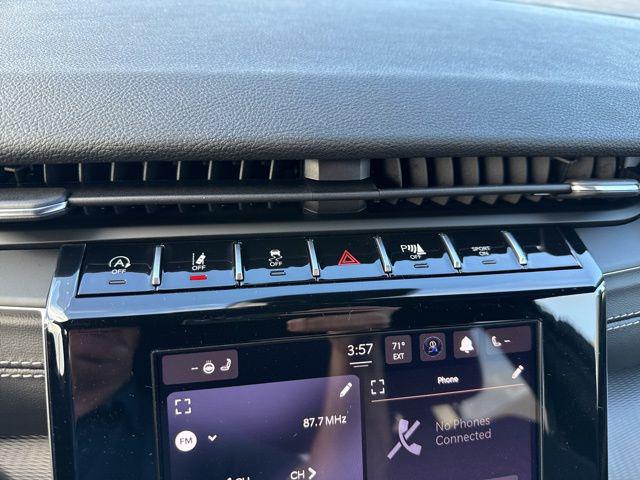 2025 Jeep Grand Cherokee Laredo 4x2