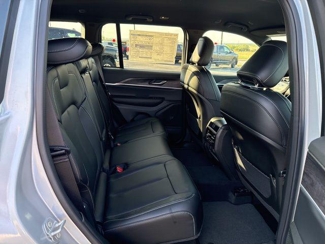 2025 Jeep Grand Cherokee Limited 4x2
