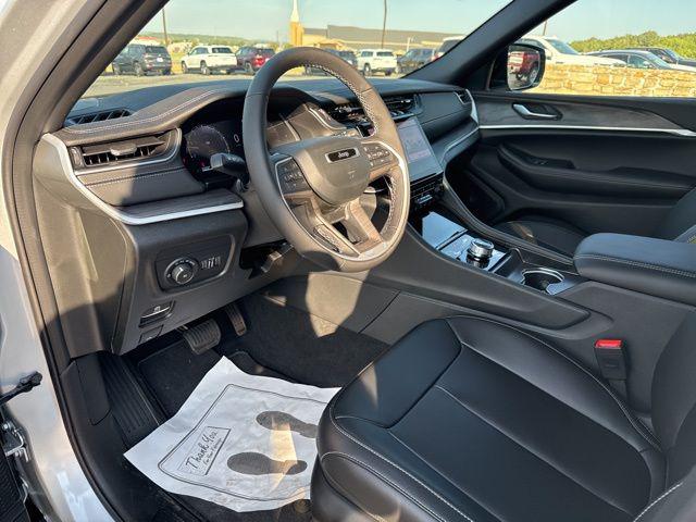 2025 Jeep Grand Cherokee Limited 4x2