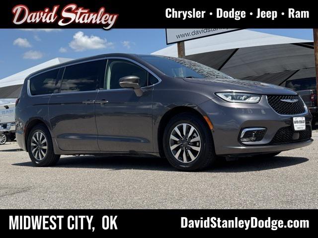 2022 Chrysler Pacifica Hybrid Touring L