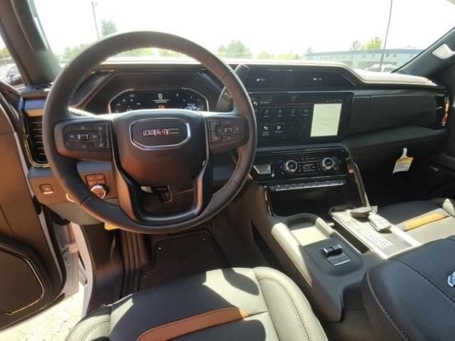 2025 GMC Sierra 2500HD 4WD Crew Cab Standard Bed AT4