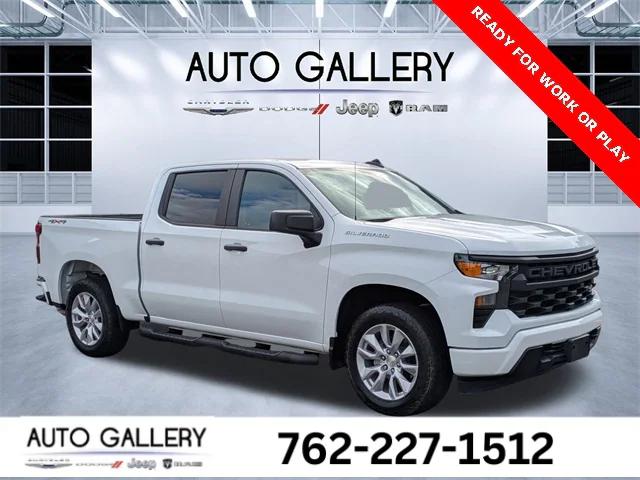 2023 Chevrolet Silverado 1500 4WD Crew Cab Short Bed Custom