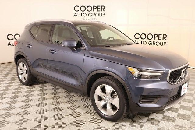 2022 Volvo XC40 T4 Momentum
