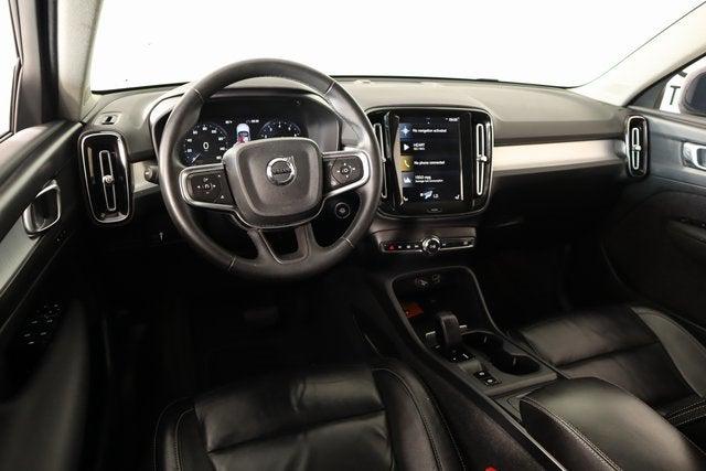 2022 Volvo XC40 T4 Momentum