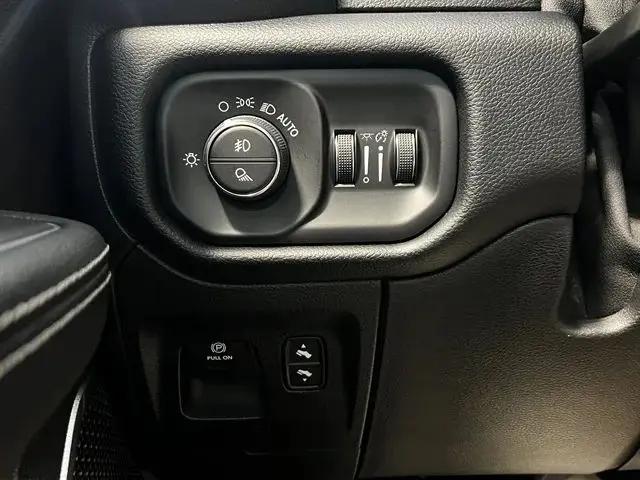 2022 Ram 1500 Laramie Crew Cab 4x4 5'7" Box