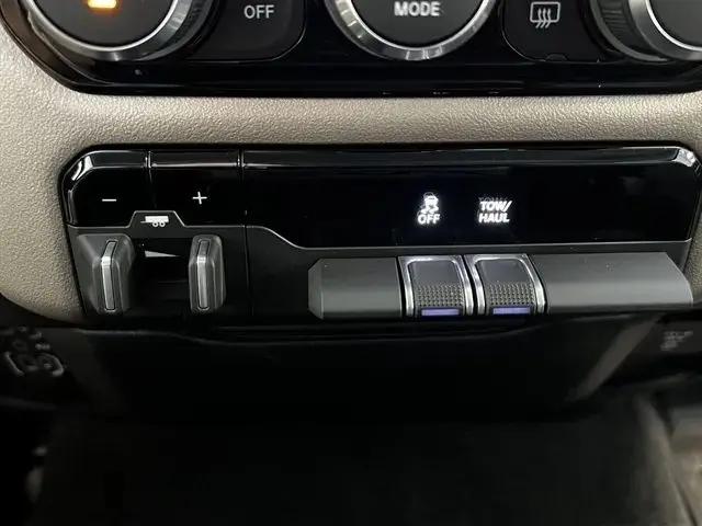 2022 Ram 1500 Laramie Crew Cab 4x4 5'7" Box