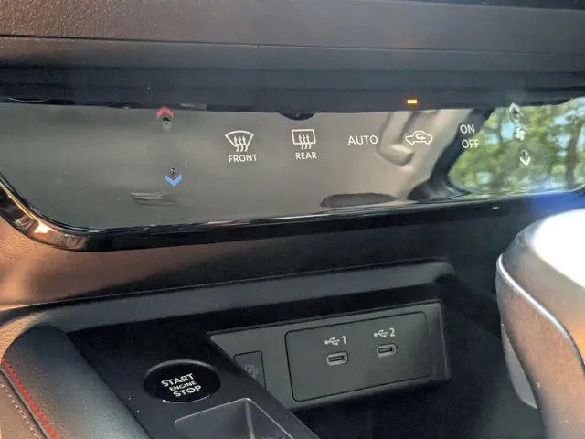 2025 Nissan Kicks SR Intelligent AWD