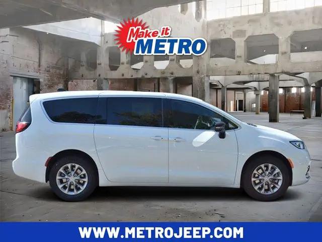 2026 Chrysler Pacifica Select for sale in Chicopee, MA