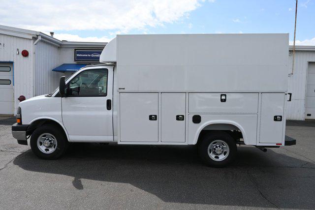 2025 Chevrolet Express Cutaway Work Van