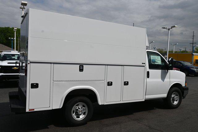2025 Chevrolet Express Cutaway Work Van