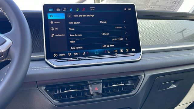 2025 Volkswagen Tiguan 2.0T SE