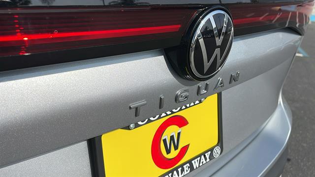 2025 Volkswagen Tiguan 2.0T SE