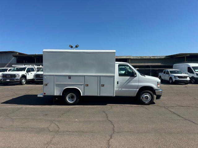 2026 Ford E-350 Cutaway E-350 DRW 158" WB