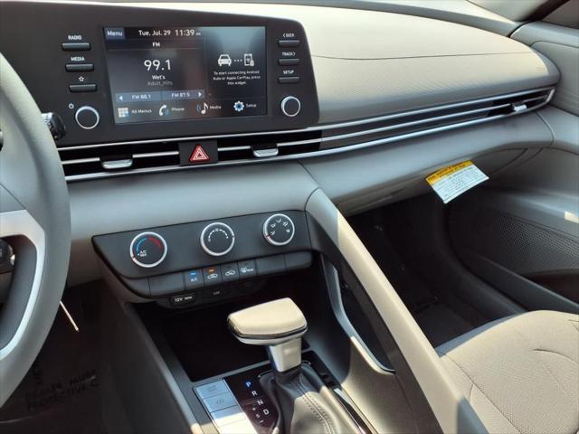 2025 Hyundai Elantra SE
