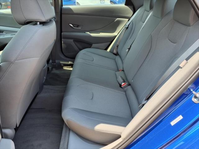 2025 Hyundai Elantra SE