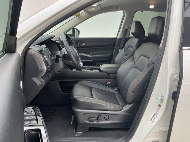 2024 Nissan Pathfinder SL FWD