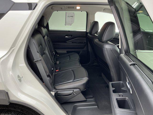 2024 Nissan Pathfinder SL FWD