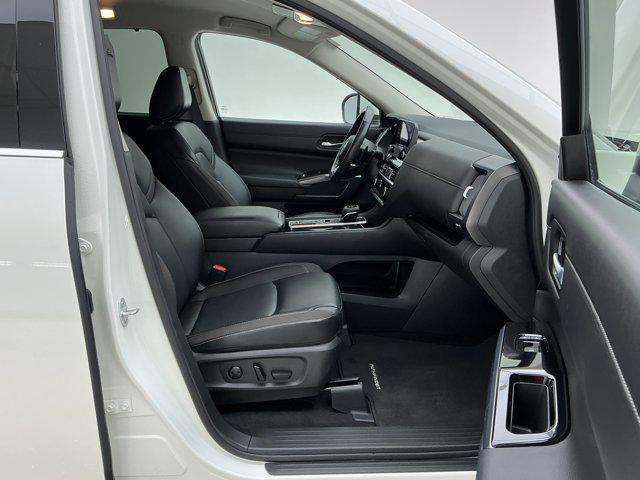 2024 Nissan Pathfinder SL FWD