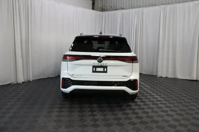 2025 Volkswagen Tiguan 2.0T SE R-Line Black