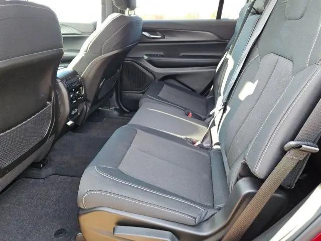 2025 Jeep Grand Cherokee L Laredo X 4x4