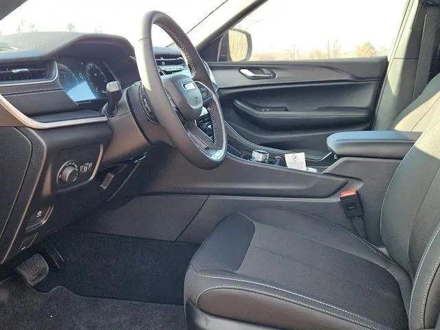 2025 Jeep Grand Cherokee L Laredo X 4x4