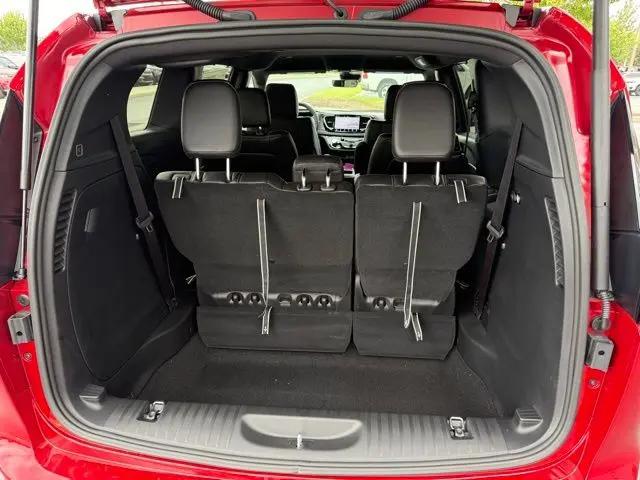 2026 Chrysler Voyager LX