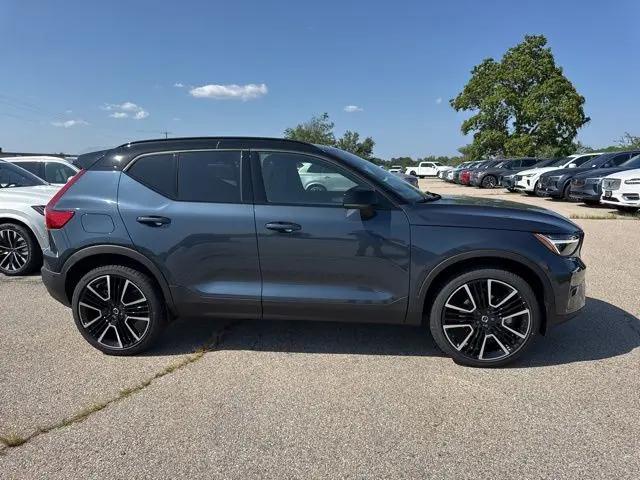 2026 Volvo XC40 Black Edition Ultra, B5 AWD Gas (mild hybrid)