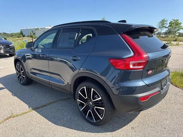 2026 Volvo XC40 Black Edition Ultra, B5 AWD Gas (mild hybrid)