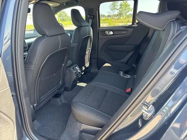 2026 Volvo XC40 Black Edition Ultra, B5 AWD Gas (mild hybrid)