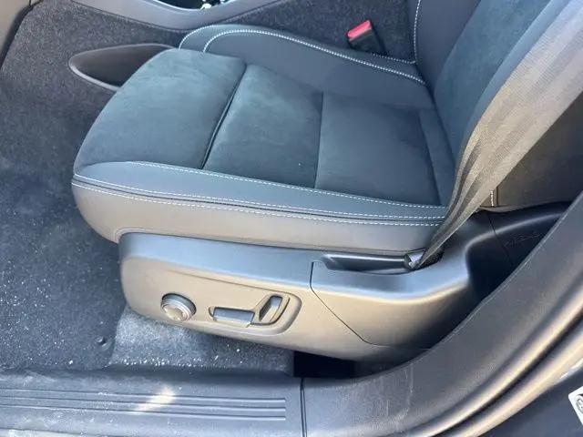 2026 Volvo XC40 Black Edition Ultra, B5 AWD Gas (mild hybrid)