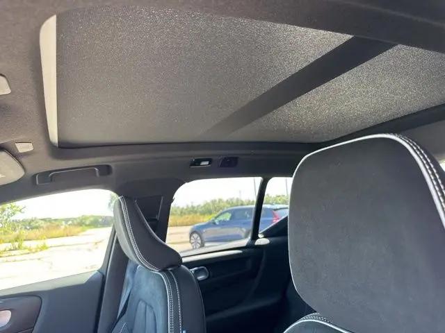 2026 Volvo XC40 Black Edition Ultra, B5 AWD Gas (mild hybrid)