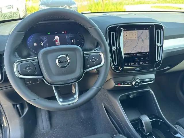 2026 Volvo XC40 Black Edition Ultra, B5 AWD Gas (mild hybrid)