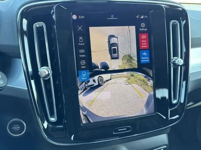 2026 Volvo XC40 Black Edition Ultra, B5 AWD Gas (mild hybrid)