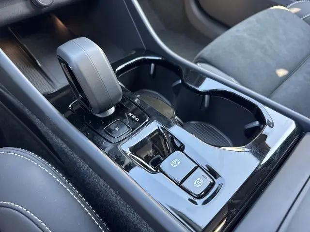 2026 Volvo XC40 Black Edition Ultra, B5 AWD Gas (mild hybrid)