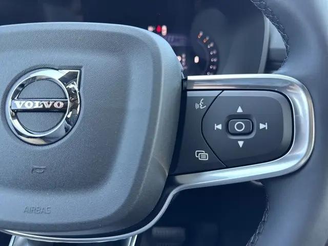 2026 Volvo XC40 Black Edition Ultra, B5 AWD Gas (mild hybrid)