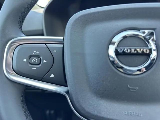 2026 Volvo XC40 Black Edition Ultra, B5 AWD Gas (mild hybrid)