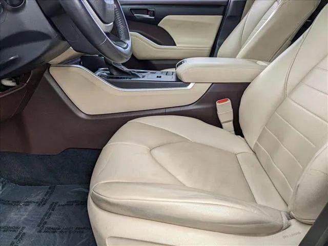 2022 Toyota Highlander XLE