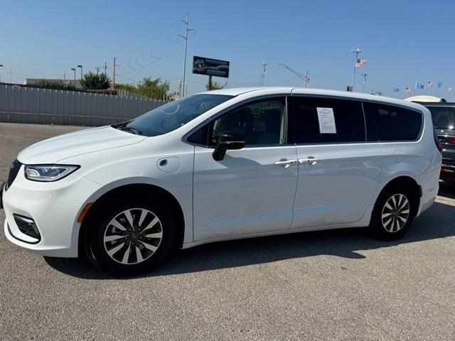 2024 Chrysler Pacifica Hybrid Select
