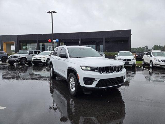 2023 Jeep Grand Cherokee Laredo 4x2