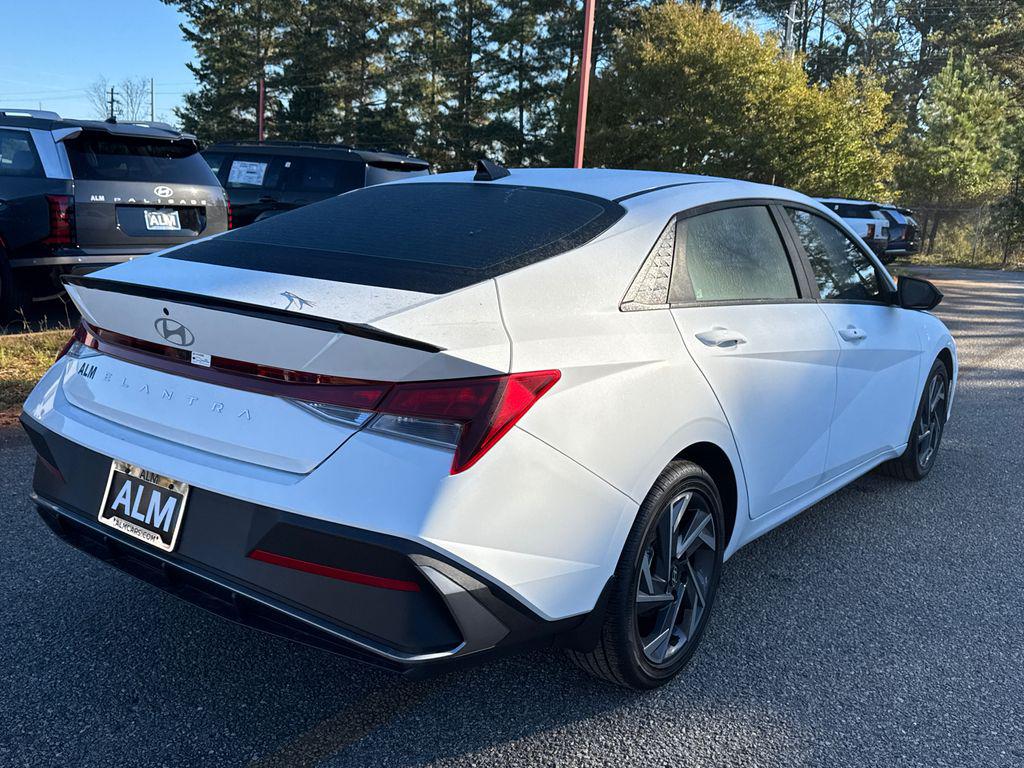 2025 Hyundai Elantra SEL Sport photo 4