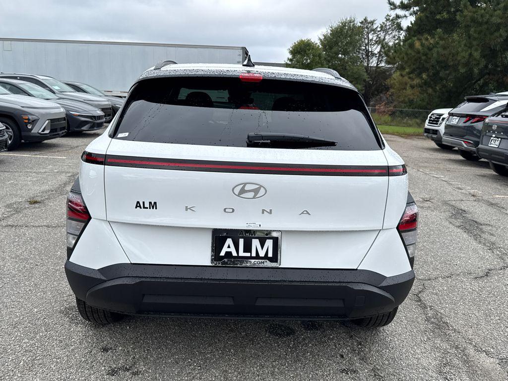 2026 Hyundai Kona SEL photo 2