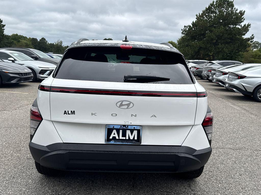 New 2026 White HYUNDAI SEL Sport FWD image 5
