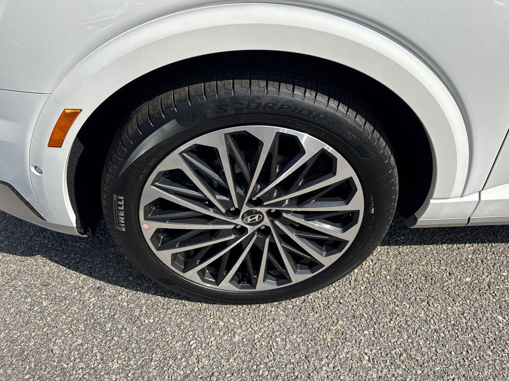 New 2026 White HYUNDAI Calligraphy FWD image 23